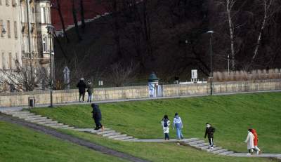 Narodowa kwarantanna, a na ulicach Krakowa tłumy - zdjęcie 22