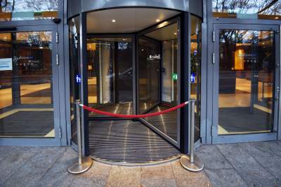 Narodowa kwarantanna, a na ulicach Krakowa tłumy - zdjęcie 19