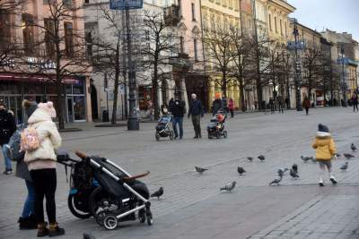 Narodowa kwarantanna, a na ulicach Krakowa tłumy - zdjęcie 2