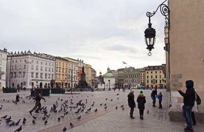 Narodowa kwarantanna, a na ulicach Krakowa tłumy - zdjęcie 6