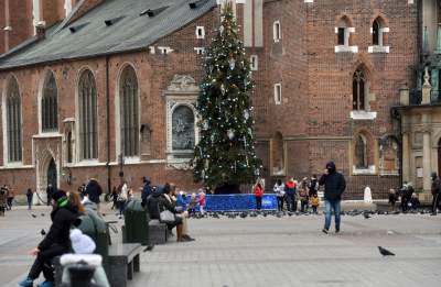 Narodowa kwarantanna, a na ulicach Krakowa tłumy - zdjęcie 3