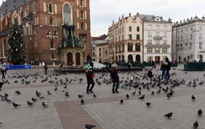 Narodowa kwarantanna, a na ulicach Krakowa tłumy - zdjęcie 5