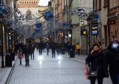 Narodowa kwarantanna, a na ulicach Krakowa tłumy - zdjęcie 11
