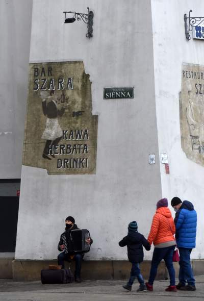 Narodowa kwarantanna, a na ulicach Krakowa tłumy - zdjęcie 15