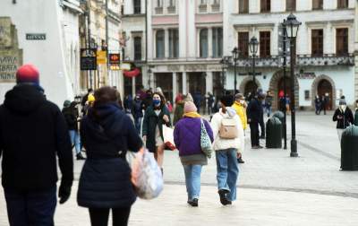Narodowa kwarantanna, a na ulicach Krakowa tłumy - zdjęcie 12
