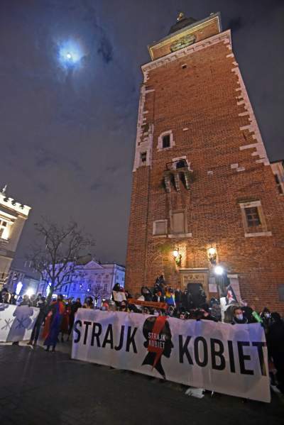 Wielotysięczny protest w Krakowie przeciwko całkowitemu zakazowi aborcji - zdjęcie 52