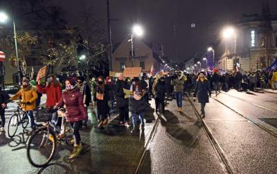 Wielotysięczny protest w Krakowie przeciwko całkowitemu zakazowi aborcji - zdjęcie 15
