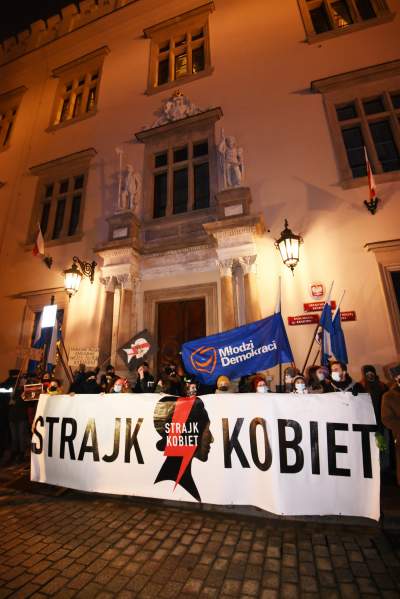 Wielotysięczny protest w Krakowie przeciwko całkowitemu zakazowi aborcji - zdjęcie 43
