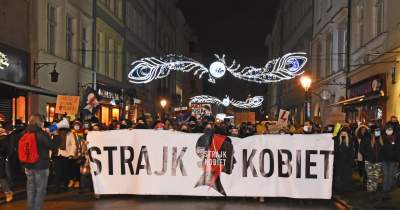 Wielotysięczny protest w Krakowie przeciwko całkowitemu zakazowi aborcji - zdjęcie 45