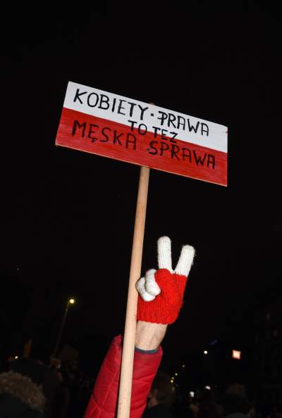 Wielotysięczny protest w Krakowie przeciwko całkowitemu zakazowi aborcji - zdjęcie 21