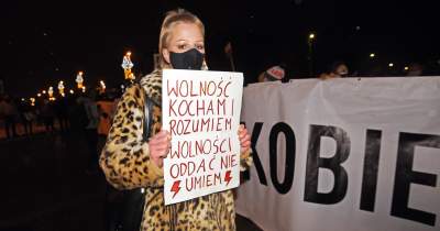 Wielotysięczny protest w Krakowie przeciwko całkowitemu zakazowi aborcji - zdjęcie 25