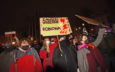 Wielotysięczny protest w Krakowie przeciwko całkowitemu zakazowi aborcji - zdjęcie 46