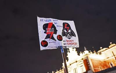 Wielotysięczny protest w Krakowie przeciwko całkowitemu zakazowi aborcji - zdjęcie 60