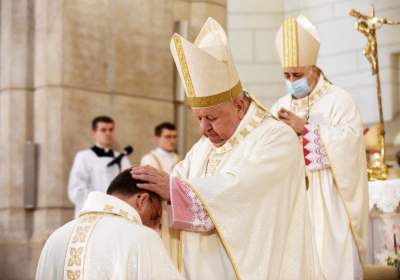 Święcenia nowego biskupa w Krakowie. Fot. Marek Lasyk - zdjęcie 17