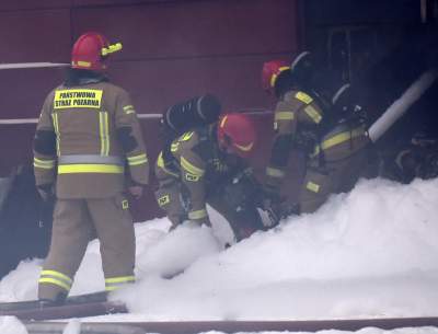 Archiwum pali się nadal.  Trudna akcja strażaków trwa... - zdjęcie 28