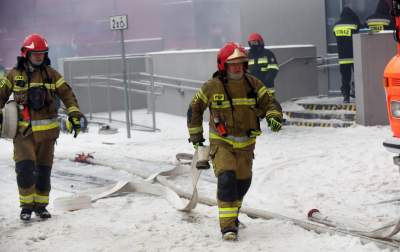 Archiwum pali się nadal.  Trudna akcja strażaków trwa... - zdjęcie 10