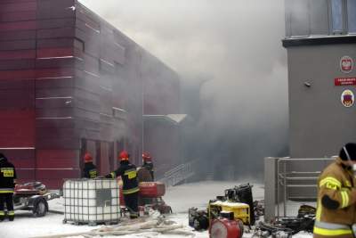 Archiwum pali się nadal.  Trudna akcja strażaków trwa... - zdjęcie 1