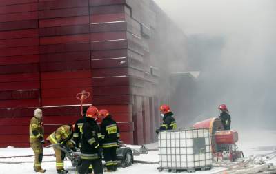 Archiwum pali się nadal.  Trudna akcja strażaków trwa... - zdjęcie 2