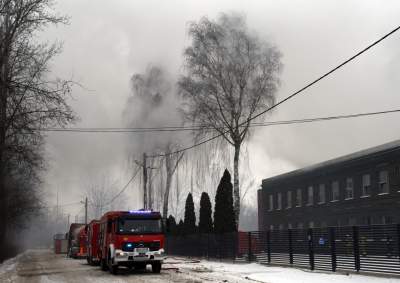 Archiwum pali się nadal.  Trudna akcja strażaków trwa... - zdjęcie 32