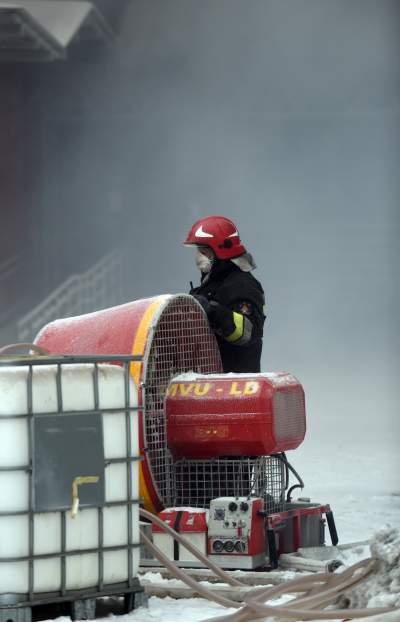 Archiwum pali się nadal.  Trudna akcja strażaków trwa... - zdjęcie 6