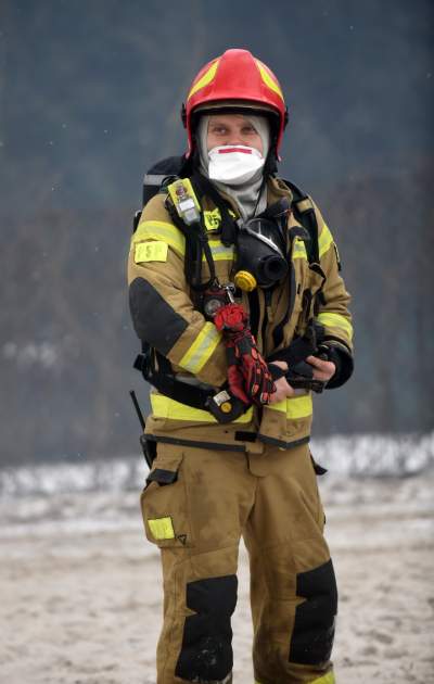 Archiwum pali się nadal.  Trudna akcja strażaków trwa... - zdjęcie 26