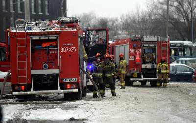 Archiwum pali się nadal.  Trudna akcja strażaków trwa... - zdjęcie 31