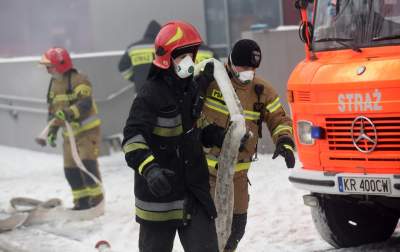 Archiwum pali się nadal.  Trudna akcja strażaków trwa... - zdjęcie 8