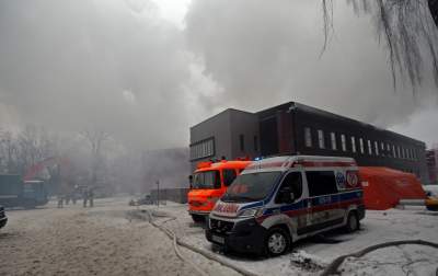 Archiwum pali się nadal.  Trudna akcja strażaków trwa... - zdjęcie 14