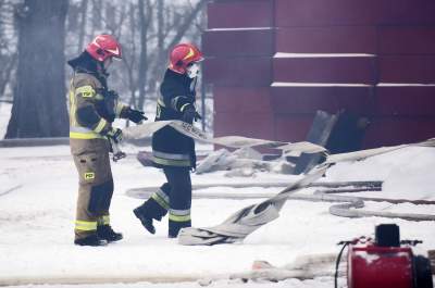 Archiwum pali się nadal.  Trudna akcja strażaków trwa... - zdjęcie 15