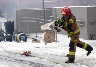 Archiwum pali się nadal.  Trudna akcja strażaków trwa... - zdjęcie 7