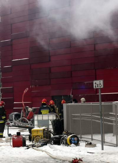 Archiwum pali się nadal.  Trudna akcja strażaków trwa... - zdjęcie 3