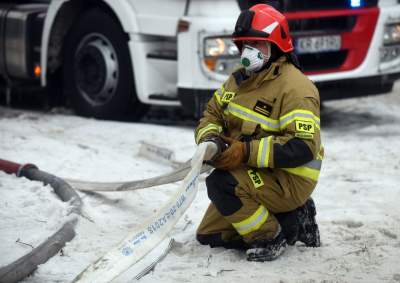 Archiwum pali się nadal.  Trudna akcja strażaków trwa... - zdjęcie 9