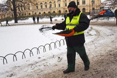 Kawa na chodniku zamiast soli i piasku... - zdjęcie 9