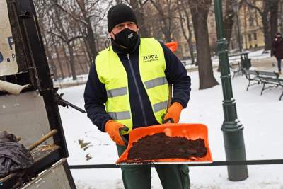 Kawa na chodniku zamiast soli i piasku... - zdjęcie 3