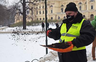 Kawa na chodniku zamiast soli i piasku... - zdjęcie 7