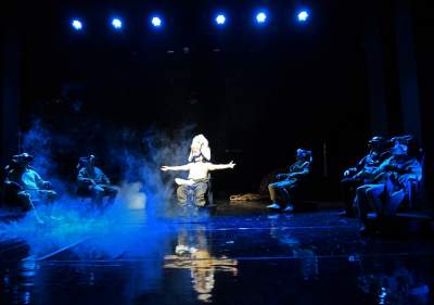 Spektakl „ Władczyni much ”. Reżyseria Konrad Dworakowski, tekst Magda Fertacz - zdjęcie 7