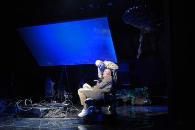 Spektakl „ Władczyni much ”. Reżyseria Konrad Dworakowski, tekst Magda Fertacz - zdjęcie 14