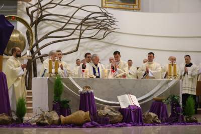 Uroczystości w sanktuarium w Łagiewnikach bez zachowania obostrzeń? fot. Archidiecezja Krakowska - zdjęcie 5