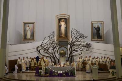 Uroczystości w sanktuarium w Łagiewnikach bez zachowania obostrzeń? fot. Archidiecezja Krakowska - zdjęcie 4