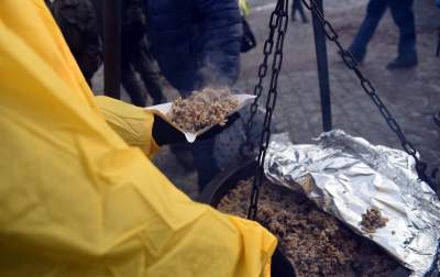 Tysiące bezdomnych na Rynku, Wigilia dla potrzebujących - zdjęcie 10