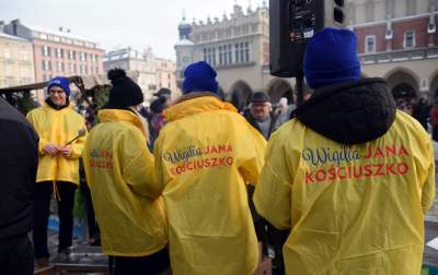 Tysiące bezdomnych na Rynku, Wigilia dla potrzebujących - zdjęcie 9