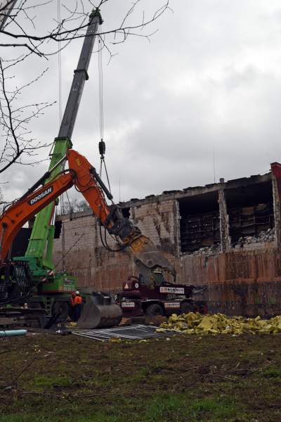 Tyle zostało z miejskiego archiwum. Zaczęła się rozbiórka (14.04.2021) - zdjęcie 11