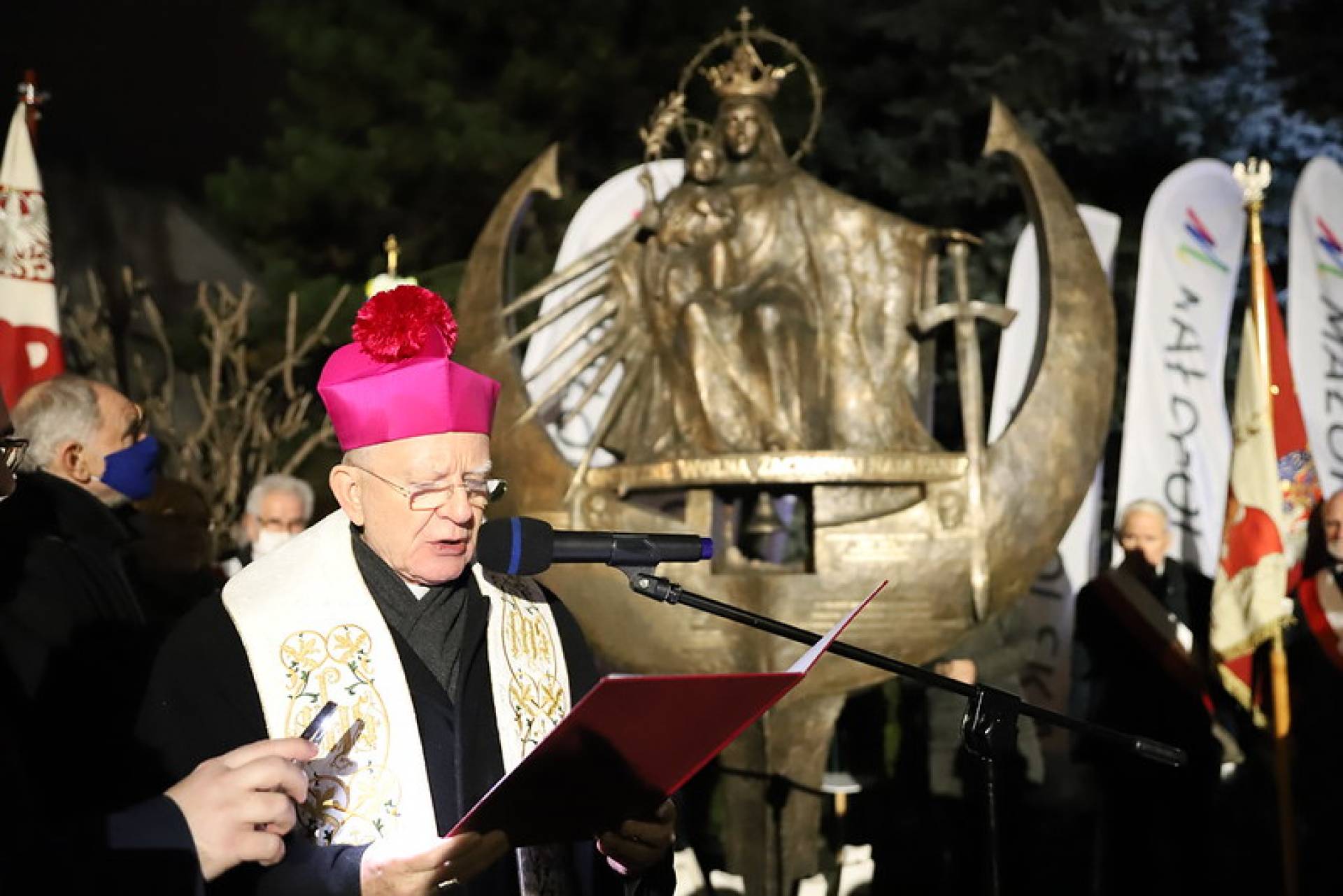 Abp Jędraszewski o świątecznych plakatach: to nowa forma ateizacji