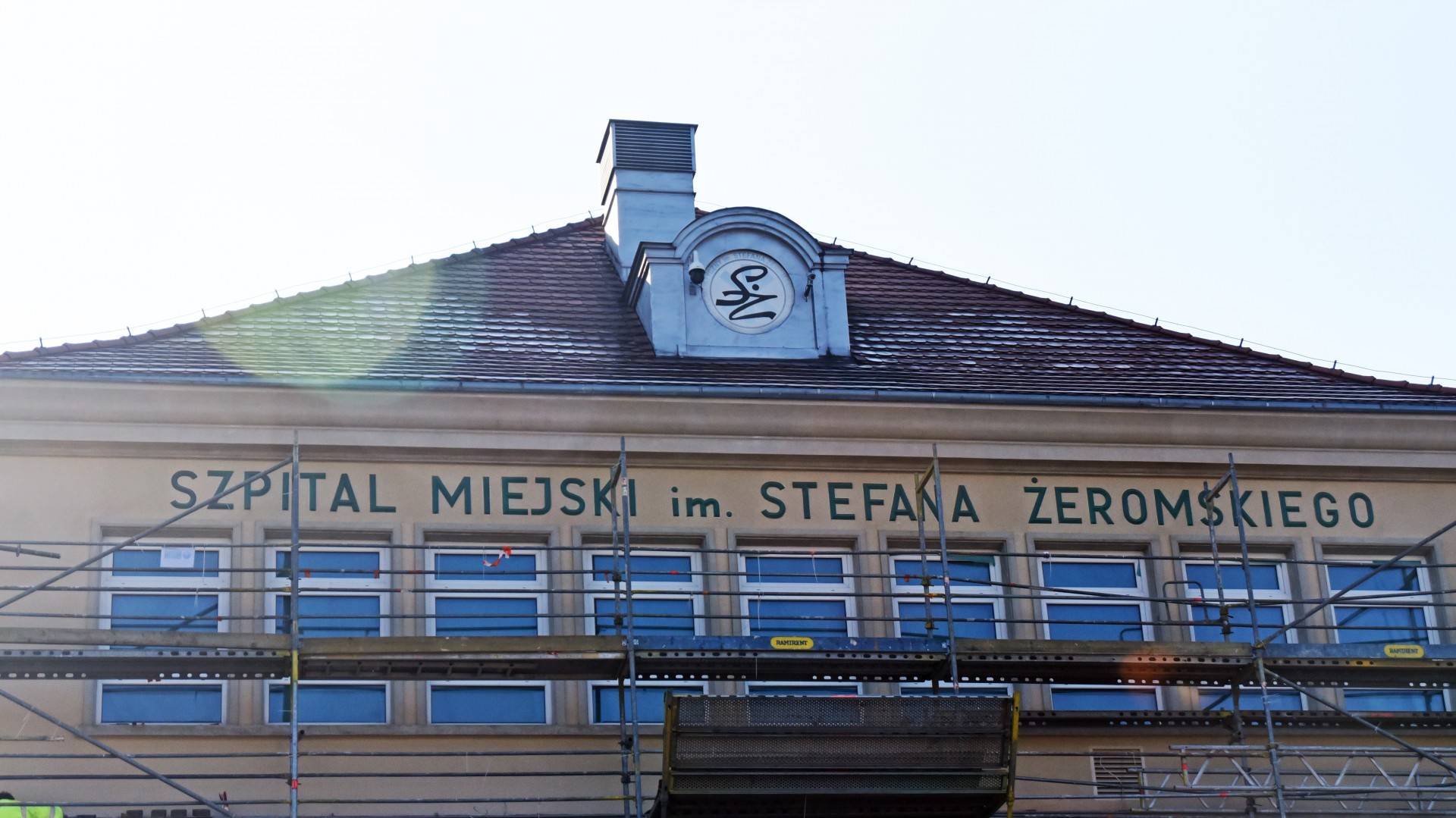 Cztery oddziały Żeromskiego w kwarantannie, w szpitalu nie można rodzić