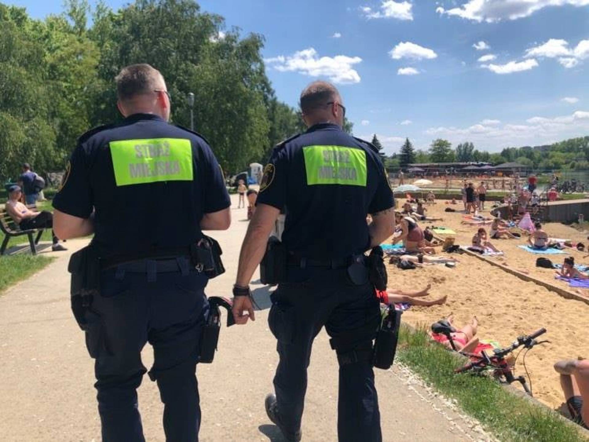 Rasistowski incydent na plaży w Bagrach. Interweniowała Straż Miejska