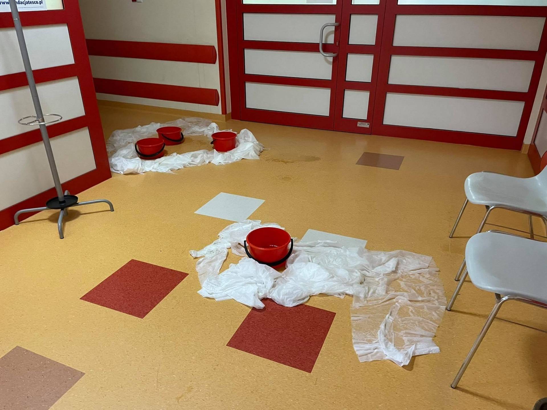 Woda zalała oddziały dziecięcego szpitala w Prokocimiu. Ewakuacja pacjentów