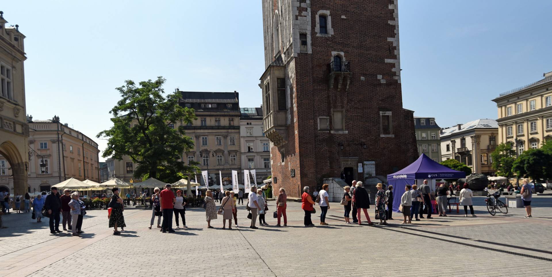 Lepiej stanąć w takiej kolejce, niż zapłacić 5 tysięcy kary. Zostało coraz mniej czasu