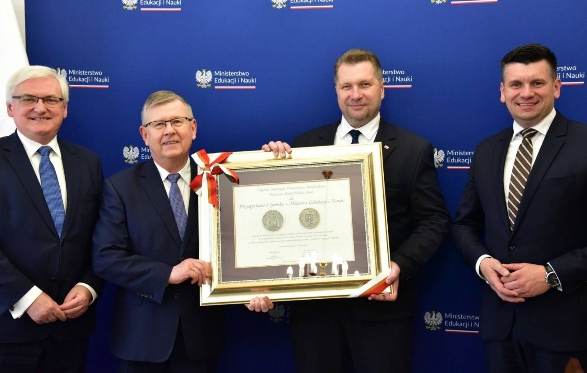 Władze wojewódzkie nagradzają ministra Czarnka. Uzasadnienie zaskakuje