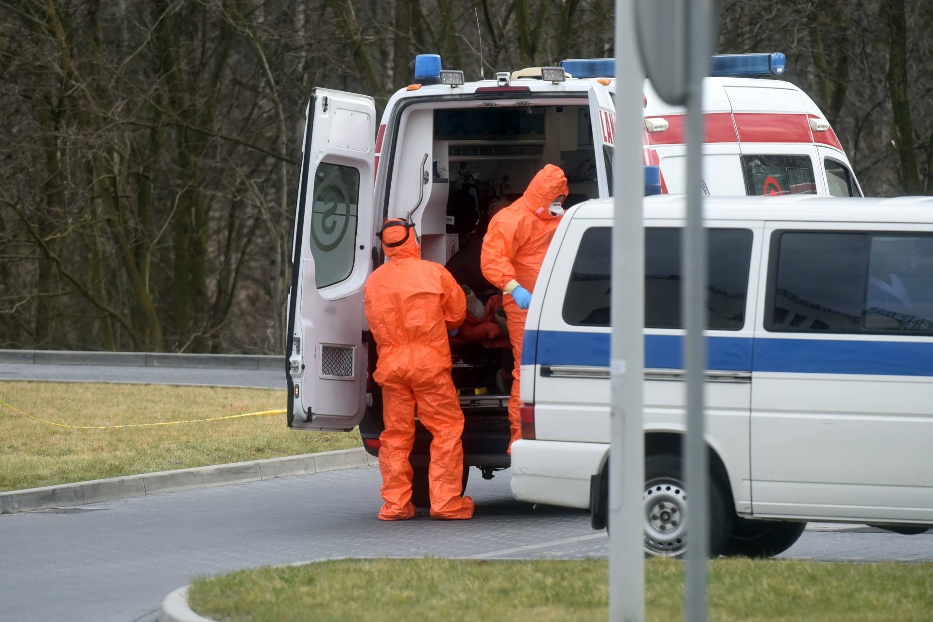 Najwięcej zgonów od początku pandemii i zamieszanie z raportami