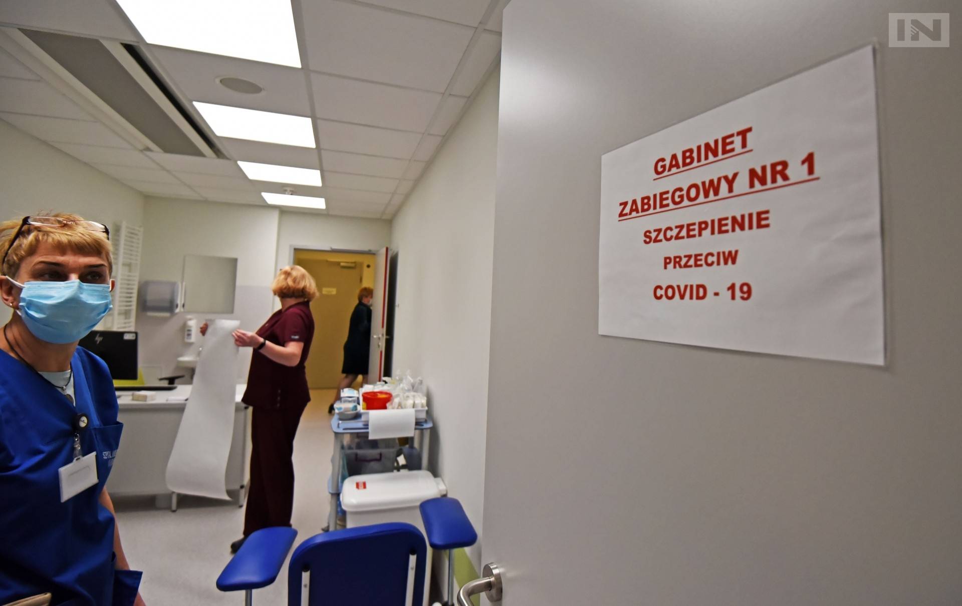 Co zrobić, by nie stać w kolejce do szczepienia? NFZ przypomina